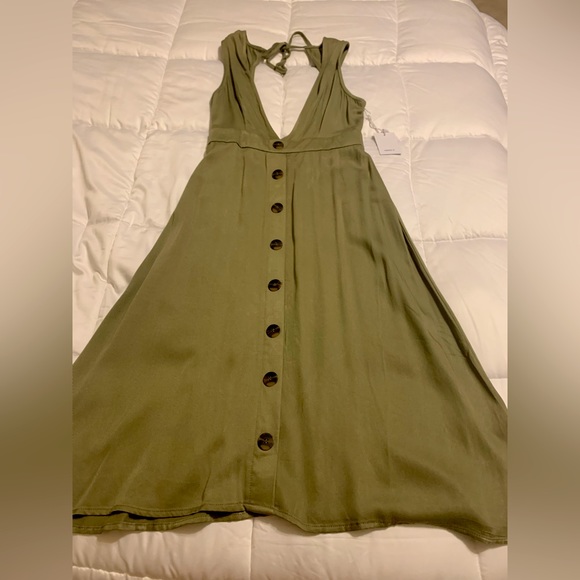 F21 Dress. Low v cut and low back. Perfect for summer! - Picture 1 of 3